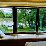 Vizparti Apartmanhaz דירה Leányfalu
