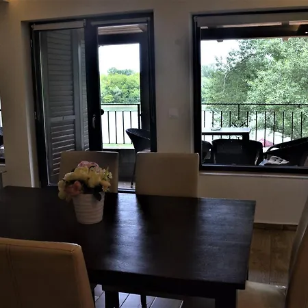 Vizparti Apartmanhaz * Leányfalu