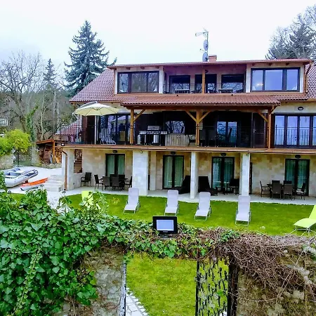 Vizparti Apartmanhaz Apartment *