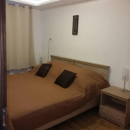 Vizparti Apartmanhaz *