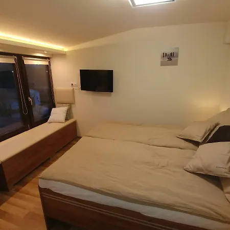 Vizparti Apartmanhaz Leanyfalu