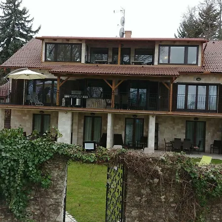 Vizparti Apartmanhaz *