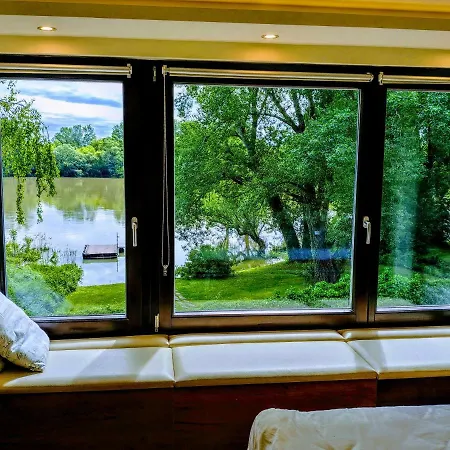 Vizparti Apartmanhaz Appartement Leányfalu