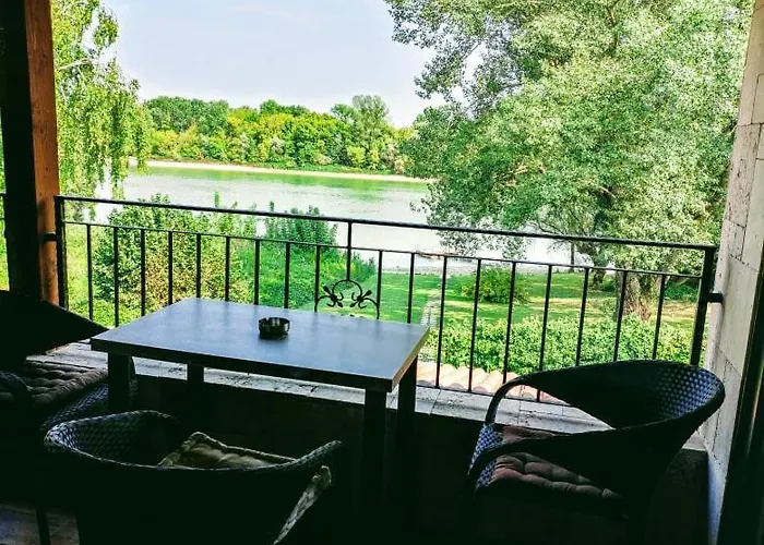 Vizparti Apartmanhaz *