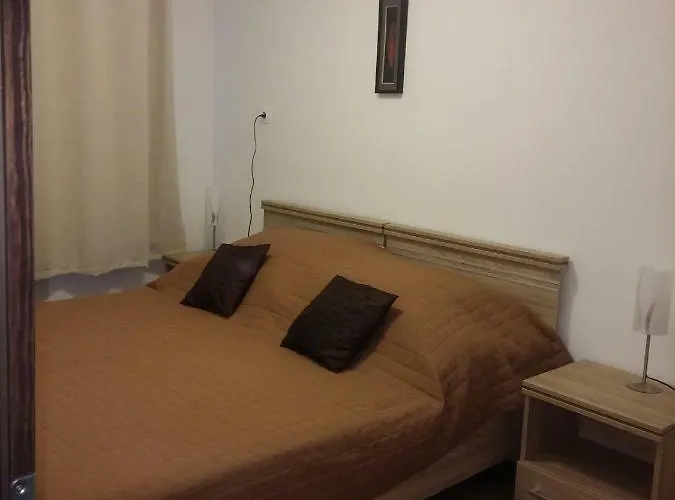 Vizparti Apartmanhaz *