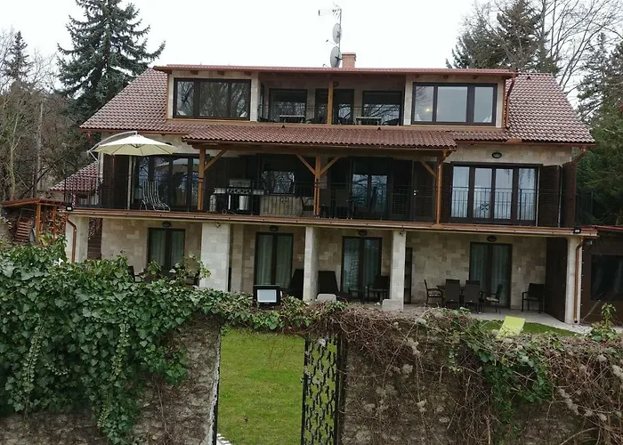 Vizparti Apartmanhaz *
